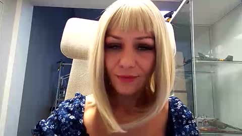 Snapshot of krisred2 chatting on November 2025 11:42:02 AM Kristi online show from November 2025 11:42:02 AM