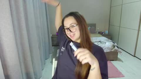 Snapshot of kristall_xxx chatting on October 2025 06:06:02 AM twitter Annemarye 23 online show from October 2025 06:06:02 AM