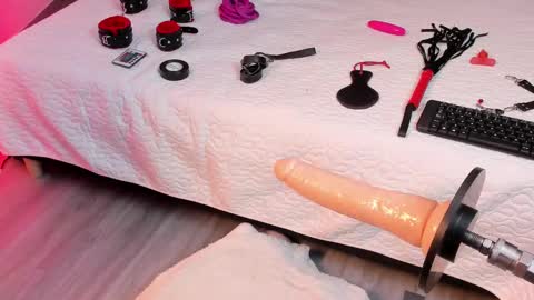 Kristen Bread online show from September 2025 08:01:02 PM