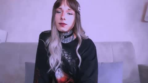 Snapshot of kristinaholland chatting on November 2025 06:02:02 AM kristina online show from November 2025 06:02:02 AM