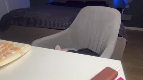 Kristi online show from October 2025 05:22:01 AM