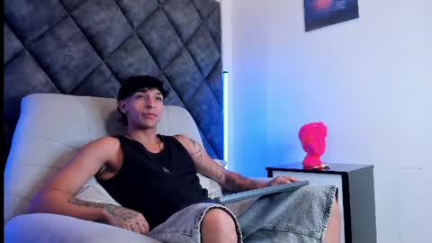 Snapshot of kroywave chatting on July 2026 03:55:01 AM Kroy Wave Muscle Tattoos Latino online show from July 2026 03:55:01 AM