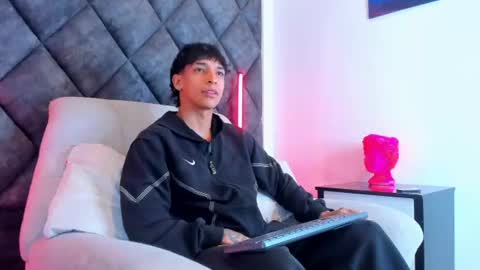 Snapshot of kroywave chatting on July 2026 03:32:01 AM Kroy Wave Muscle Tattoos Latino online show from July 2026 03:32:01 AM
