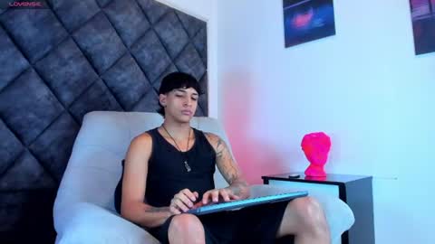 Snapshot of kroywave chatting on July 2026 03:20:02 AM Kroy Wave Muscle Tattoos Latino online show from July 2026 03:20:02 AM