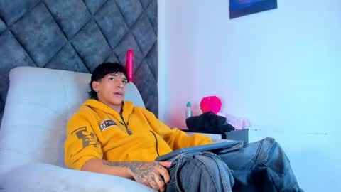 Snapshot of kroywave chatting on July 2026 03:13:01 AM Kroy Wave Muscle Tattoos Latino online show from July 2026 03:13:01 AM