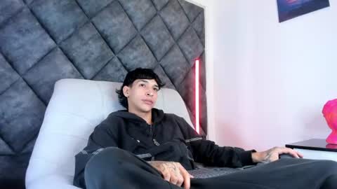 Snapshot of kroywave chatting on August 2026 03:28:01 AM Kroy Wave Muscle Tattoos Latino online show from August 2026 03:28:01 AM