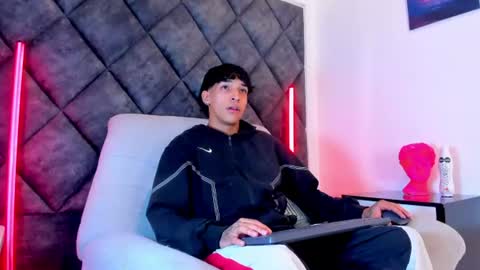 Snapshot of kroywave chatting on August 2026 03:09:01 AM Kroy Wave Muscle Tattoos Latino online show from August 2026 03:09:01 AM