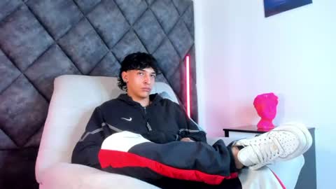 Snapshot of kroywave chatting on August 2026 03:08:02 AM Kroy Wave Muscle Tattoos Latino online show from August 2026 03:08:02 AM