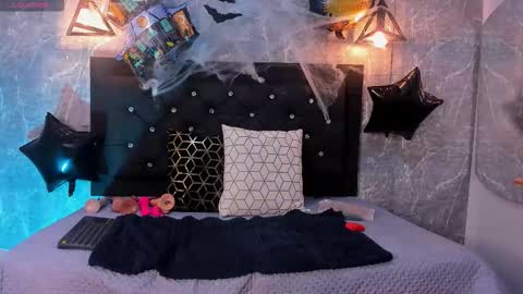 Kystal Taylor online show from October 2025 11:57:02 AM