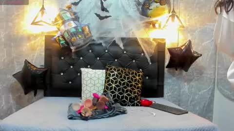 Kystal Taylor online show from October 2025 12:17:01 PM