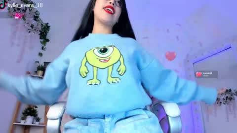 Snapshot of kylie_evans_18 chatting on December 2024 05:07:01 AM Kylie online show from December 2024 05:07:01 AM