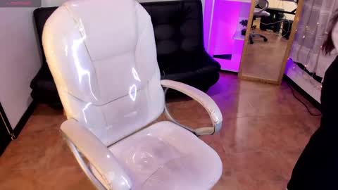 kylie online show from October 2025 01:28:02 PM