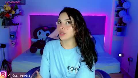 k ylie online show from December 2024 04:00:02 AM