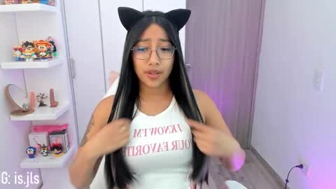 Snapshot of kyy_isa chatting on September 2025 03:43:02 AM IG  online show from September 2025 03:43:02 AM