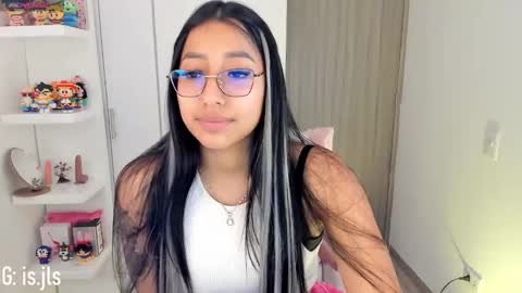 Snapshot of kyy_isa chatting on October 2025 12:30:01 AM IG  online show from October 2025 12:30:01 AM