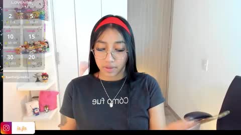 Snapshot of kyy_isa chatting on October 2025 04:12:01 AM IG  online show from October 2025 04:12:01 AM