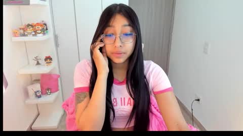 Snapshot of kyy_isa chatting on October 2025 04:26:01 AM IG  online show from October 2025 04:26:01 AM