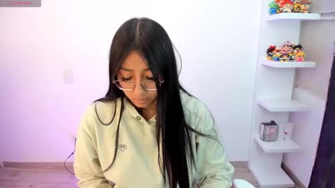 Snapshot of kyy_isa chatting on October 2025 05:52:01 AM IG  online show from October 2025 05:52:01 AM