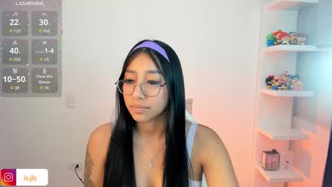 Snapshot of kyy_isa chatting on November 2025 01:48:02 AM IG  online show from November 2025 01:48:02 AM