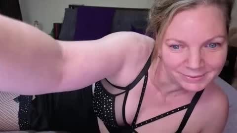 l4dyc4pricorn76 online show from February 2026 11:27:02 AM