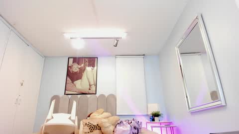 Cris  online show from February 2025 11:30:01 AM