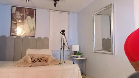 Cris  online show from February 2025 11:17:02 AM