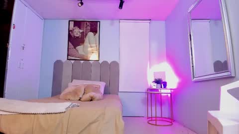 Cris  online show from March 2025 11:33:01 AM