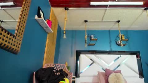 Cris  online show from November 2025 11:10:01 AM