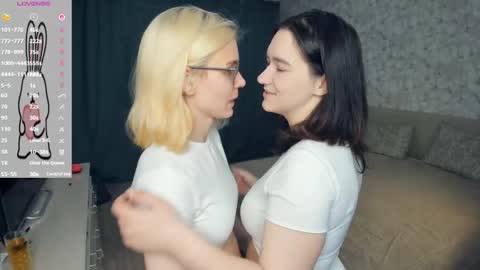 Snapshot of lacyedison chatting on May 2026 07:11:01 PM Violet and Isabel online show from May 2026 07:11:01 PM