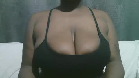 Snapshot of lady_dearra chatting on September 2025 01:07:02 AM lady_dearra online show from September 2025 01:07:02 AM