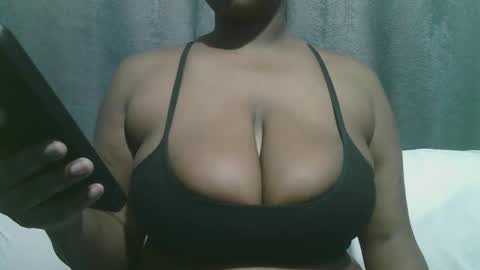 Snapshot of lady_dearra chatting on September 2025 01:40:01 AM lady_dearra online show from September 2025 01:40:01 AM