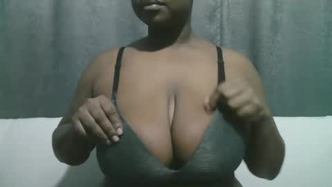 Snapshot of lady_dearra chatting on October 2025 03:59:02 AM lady_dearra online show from October 2025 03:59:02 AM
