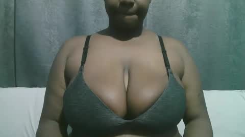 Snapshot of lady_dearra chatting on October 2025 02:12:02 AM lady_dearra online show from October 2025 02:12:02 AM