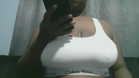 Snapshot of lady_dearra chatting on November 2025 02:06:01 AM lady_dearra online show from November 2025 02:06:01 AM