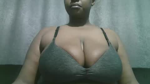 Snapshot of lady_dearra chatting on November 2025 01:15:02 AM lady_dearra online show from November 2025 01:15:02 AM