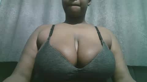 Snapshot of lady_dearra chatting on November 2025 02:56:01 AM lady_dearra online show from November 2025 02:56:01 AM