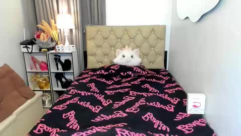 lady_moriseth online show from January 2025 08:29:01 AM