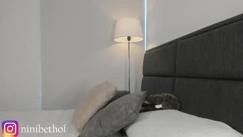    700  1300 -5 online show from February 2025 12:52:02 PM