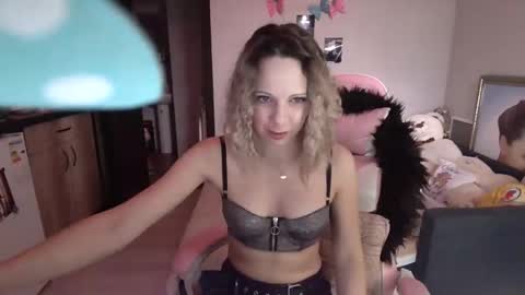 Snapshot of lady_smile69 chatting on December 2024 10:50:02 AM lady_smile69 online show from December 2024 10:50:02 AM