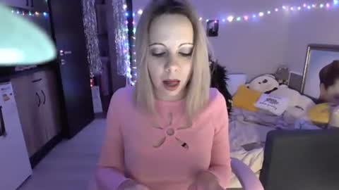 Snapshot of lady_smile69 chatting on December 2024 02:39:01 PM lady_smile69 online show from December 2024 02:39:01 PM