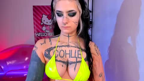 Mia online show from March 2025 04:56:02 PM