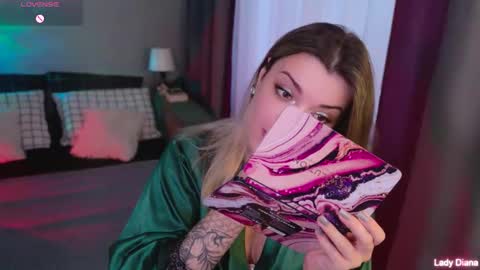 ladylancaster online show from November 2025 12:38:02 PM