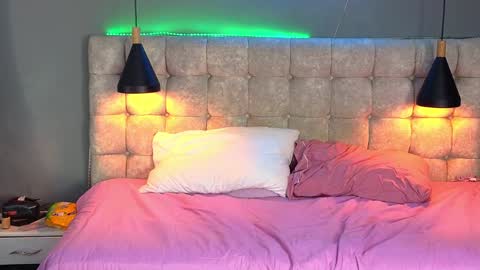 Snapshot of laia_and_aloby chatting on January 2025 07:00:02 PM online show from January 2025 07:00:02 PM