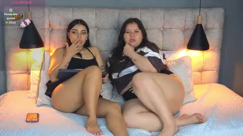 Snapshot of laia_and_aloby chatting on September 2025 11:21:01 PM online show from September 2025 11:21:01 PM
