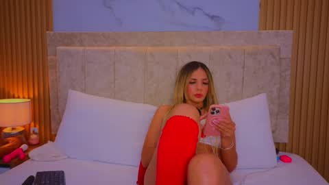 laiamilf online show from January 2026 12:49:02 AM