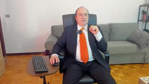 lajose52 online show from November 2025 04:00:01 PM