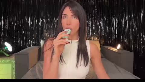 Ellina online show from January 2026 06:20:01 PM