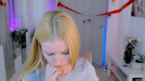 Laly online show from October 2025 06:40:02 PM