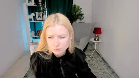 Snapshot of laly_peach chatting on July 2026 06:34:02 AM Laly online show from July 2026 06:34:02 AM