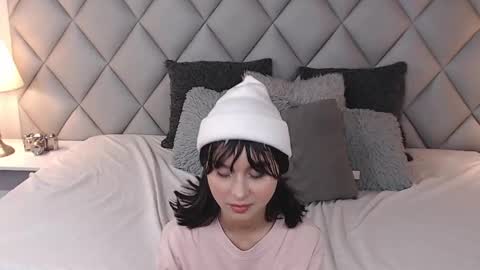 Laly Castro online show from February 2025 08:04:01 PM